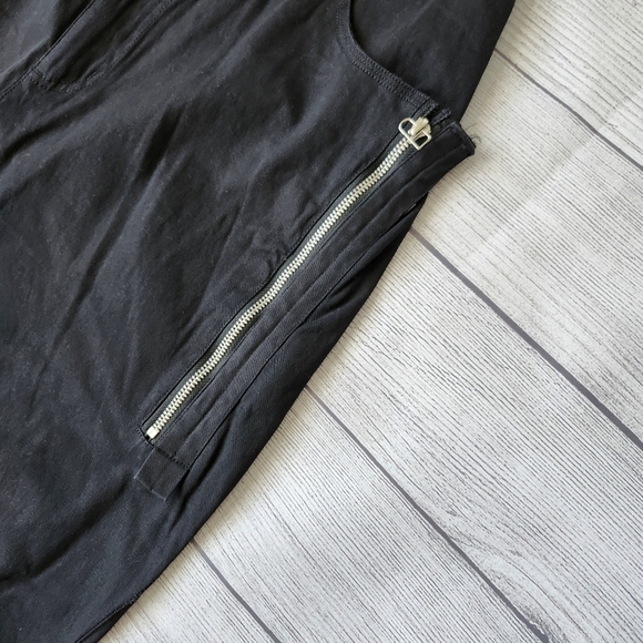 Men's Water Resistant Black Pants With Zipper Pockets - Picture 3 of 11